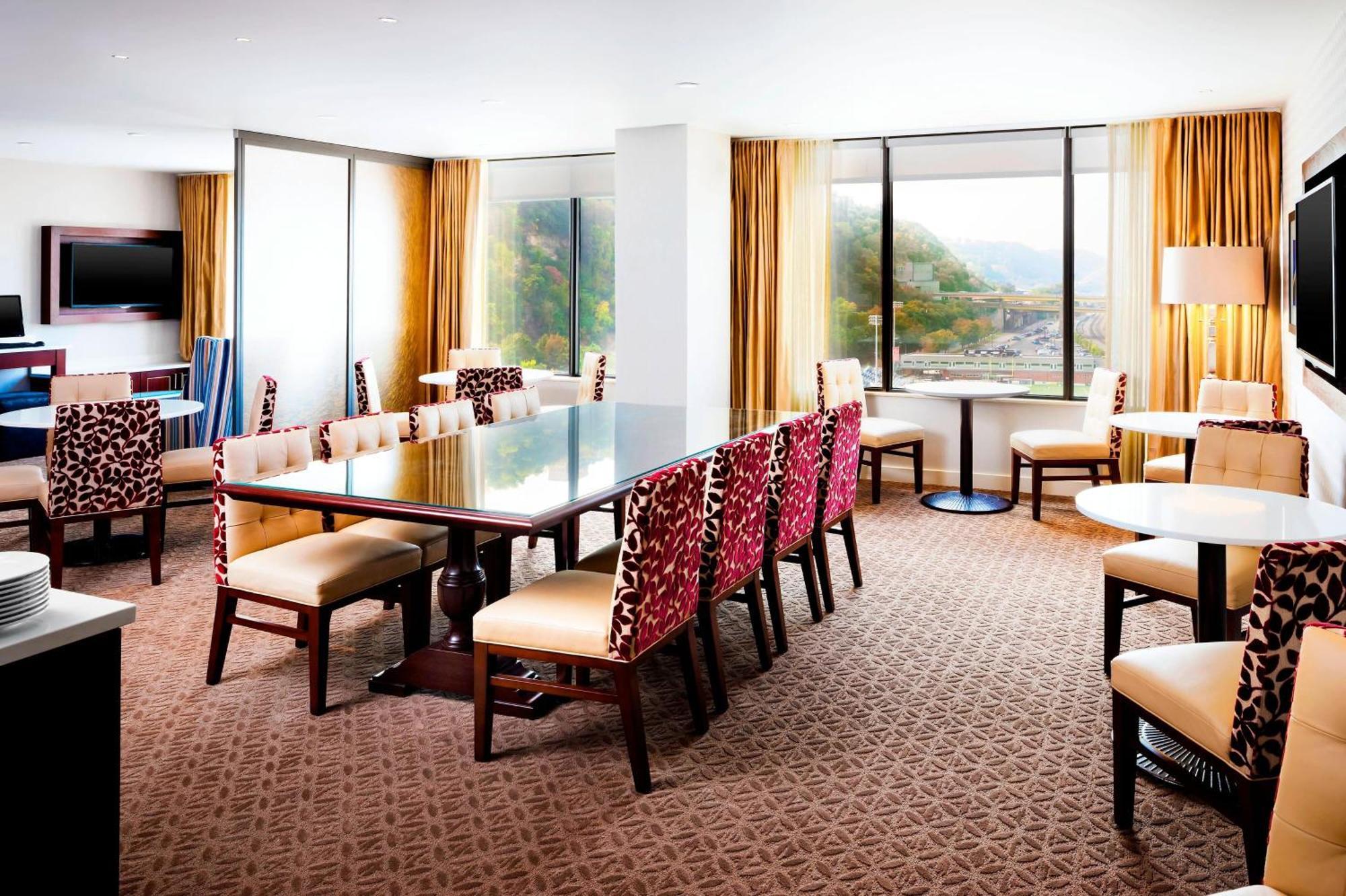 Sheraton Pittsburgh Hotel At Station Square Экстерьер фото